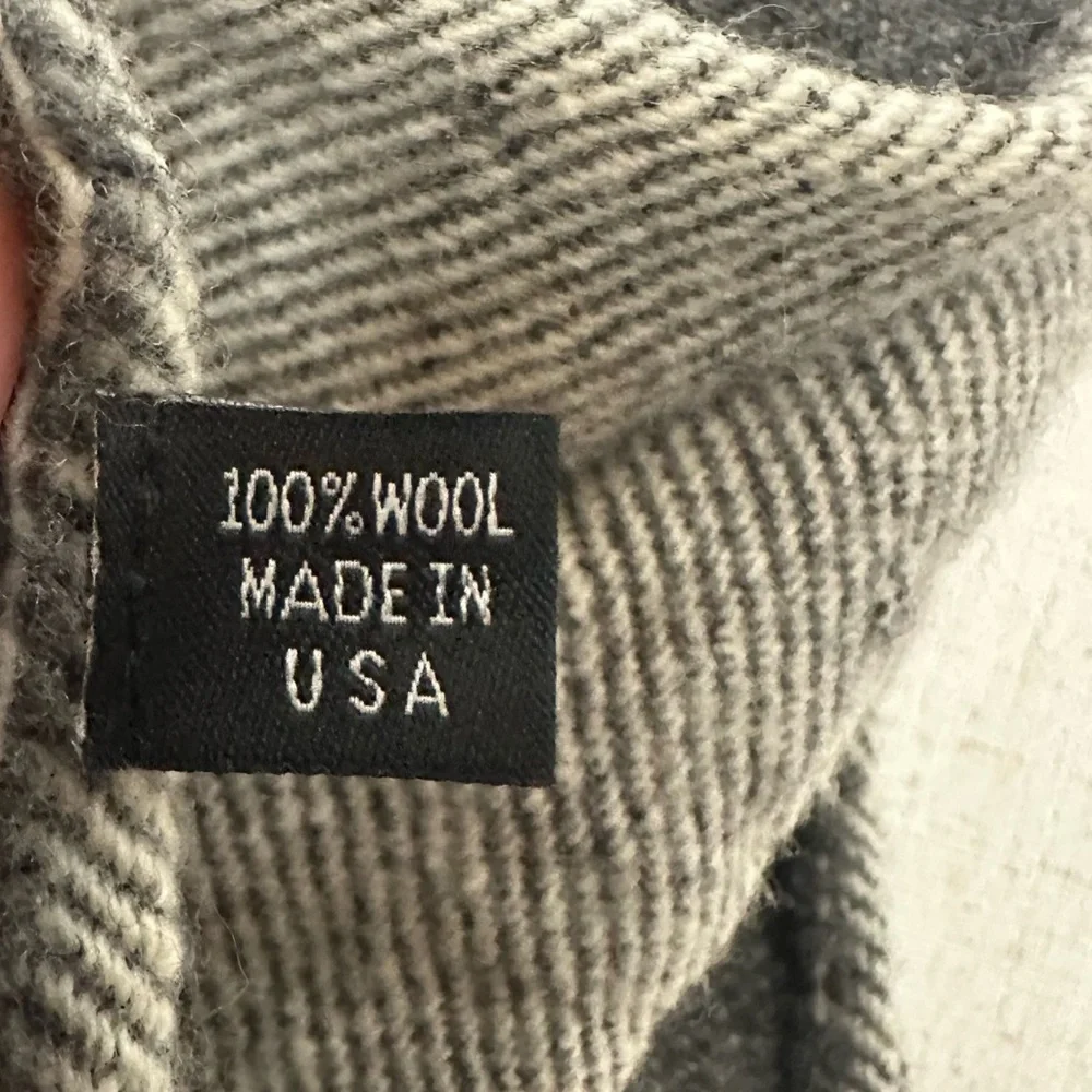 Elegant Charcoal Wool Scarf